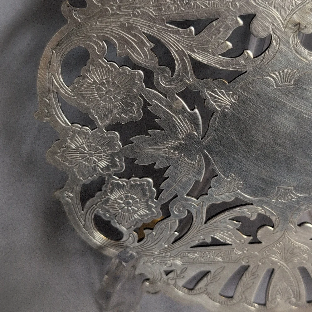 Wallace 7321 Silverplate Engraved Floral Footed Trivet
